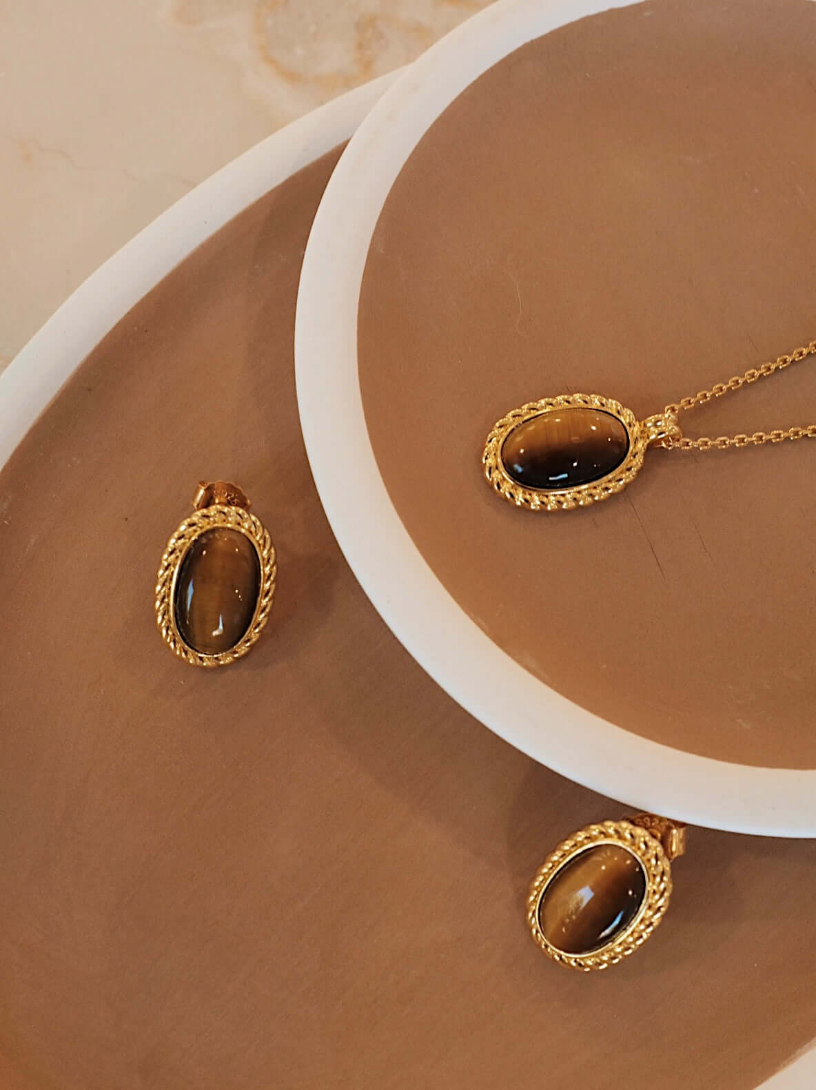 Elegant 18k gold vermeil gemstone jewelry set featuring a minimalist and romantic vintage style for everyday luxury.