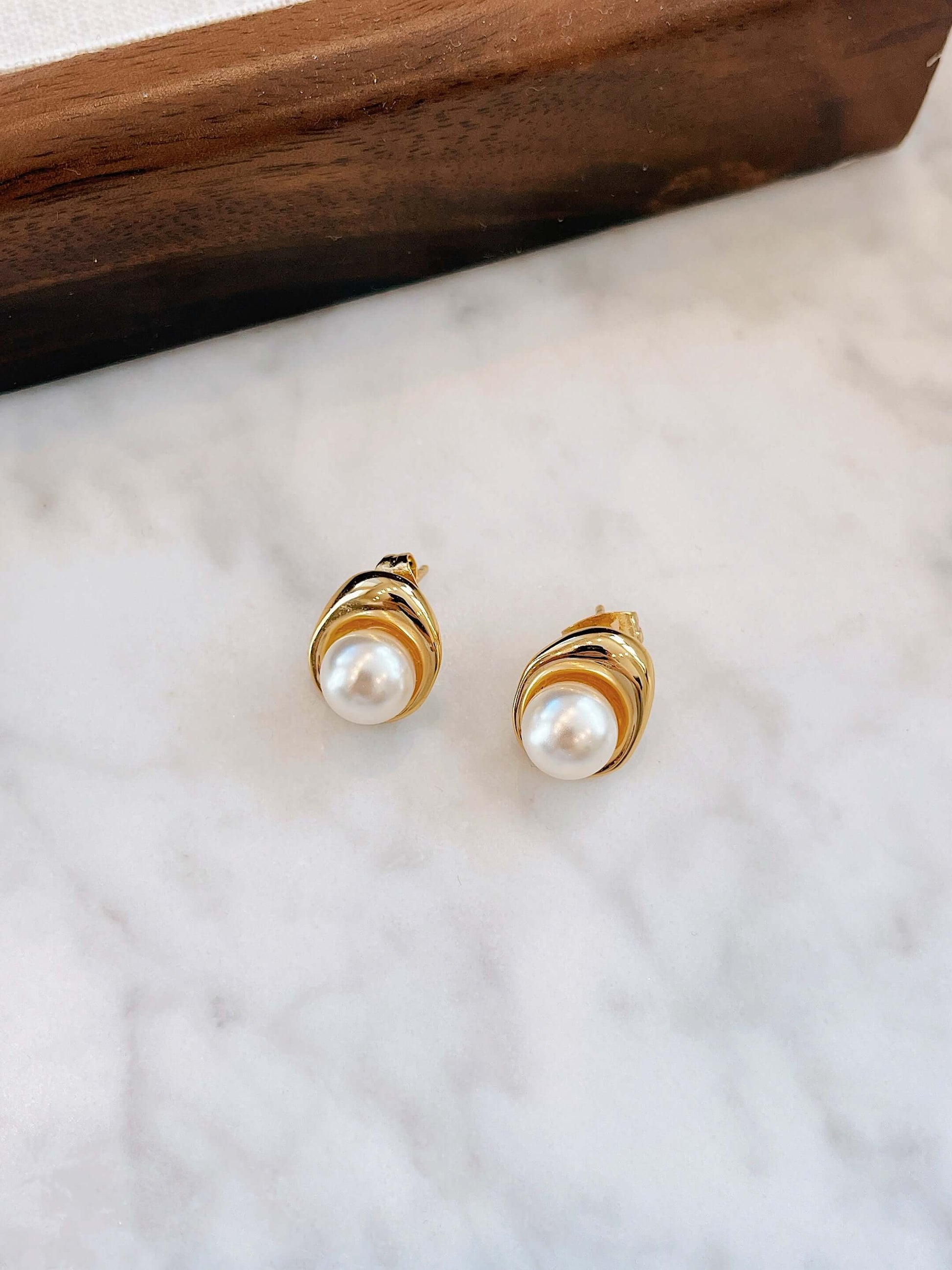 "Elysian" Freshwater Pearl Stud Earrings by SUIHE Jewelry, 8mm pearls set in 18k Gold Vermeil, elegant and hypoallergenic design.