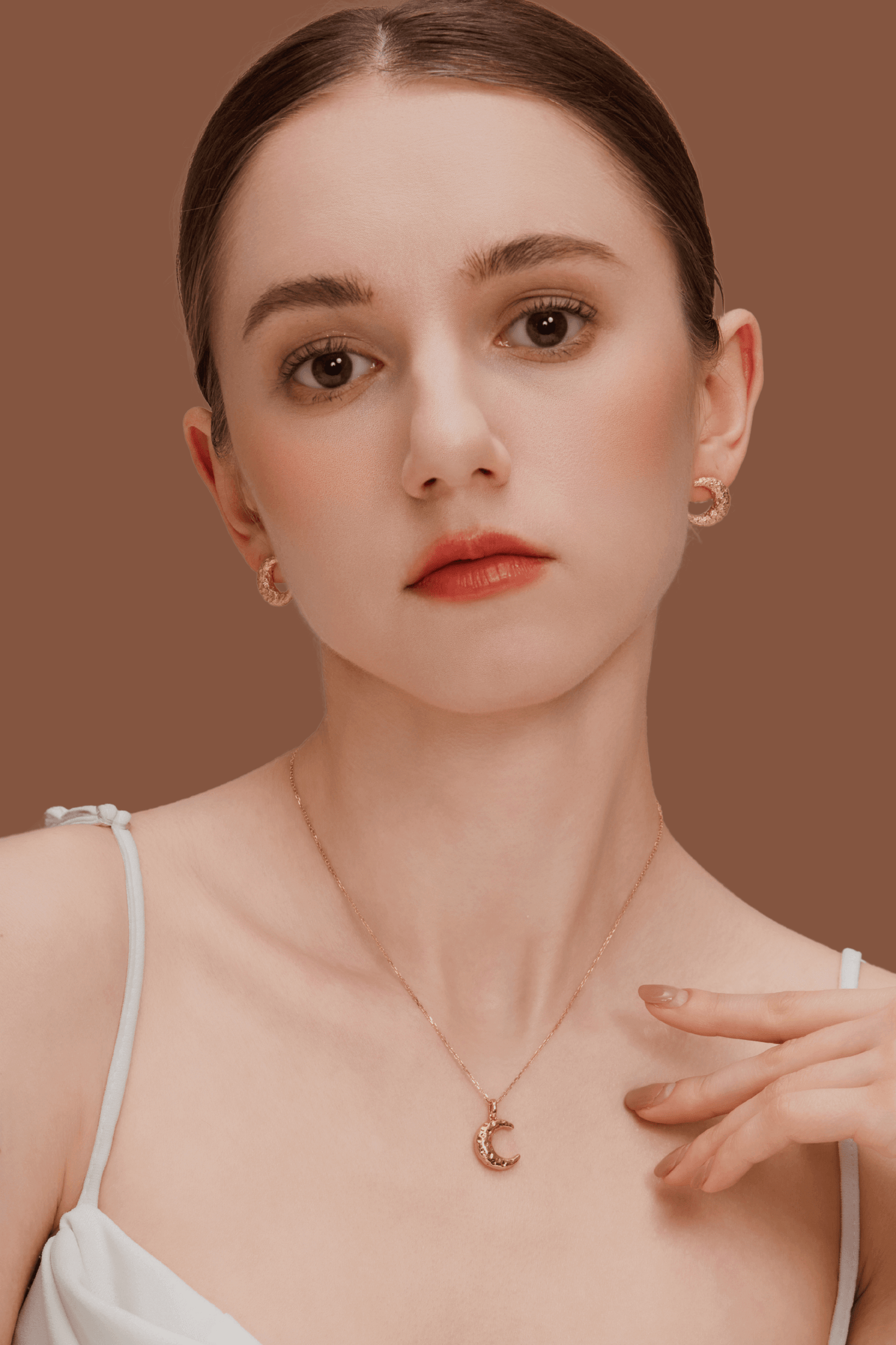 Model wearing SUIHE Jewelry Moon Necklace, gold plated crescent moon pendant, on adjustable chain, exuding celestial elegance.