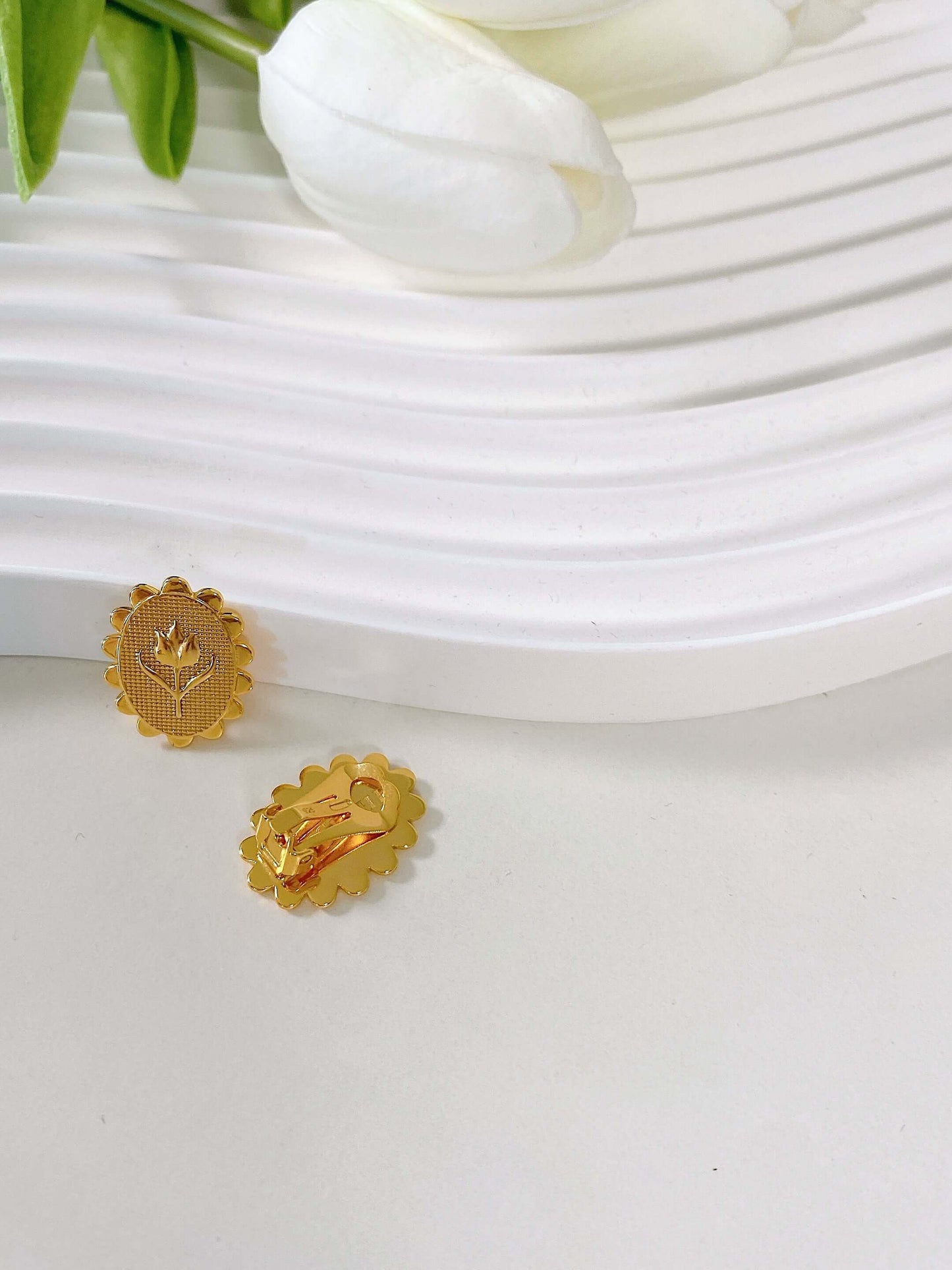 Golden Tulip Clip Earrings by SUIHE Jewelry in 18k Gold Vermeil, showcasing tulip design with white tulip backdrop, elegant fashion accessory.