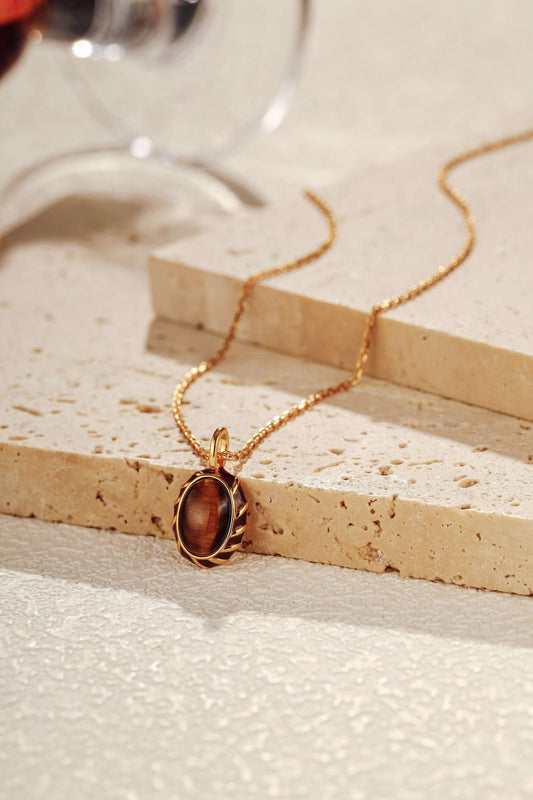 SUIHE Jewelry Mocha Necklace with Tiger Eye Stone Pendant, adjustable gold vermeil chain, reflecting cozy sophistication and warmth.