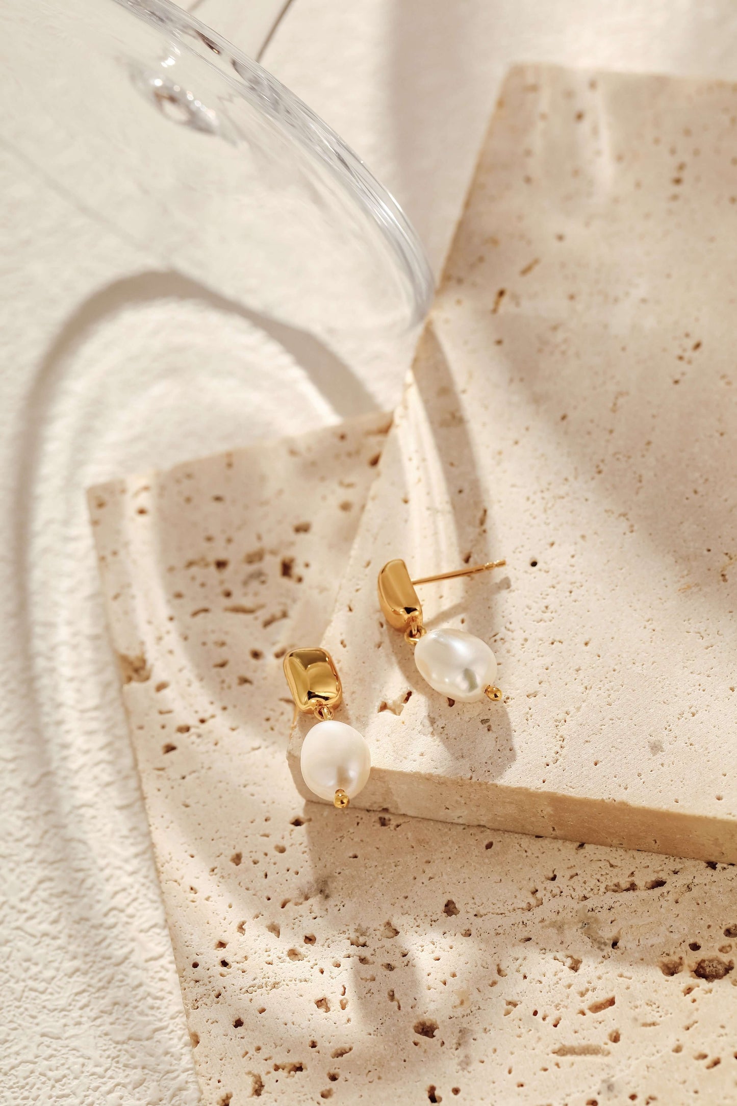 Elegant SUIHE Jewelry Jellybean Baroque Pearl Earrings with 18k gold vermeil, perfect for versatile day-to-night wear.