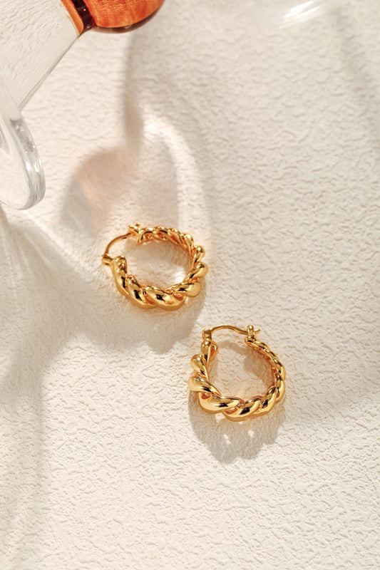 SUIHE Jewelry Everyday Simplicity Twisted Hoop Earrings in 18k Gold, displaying elegant design on textured surface.