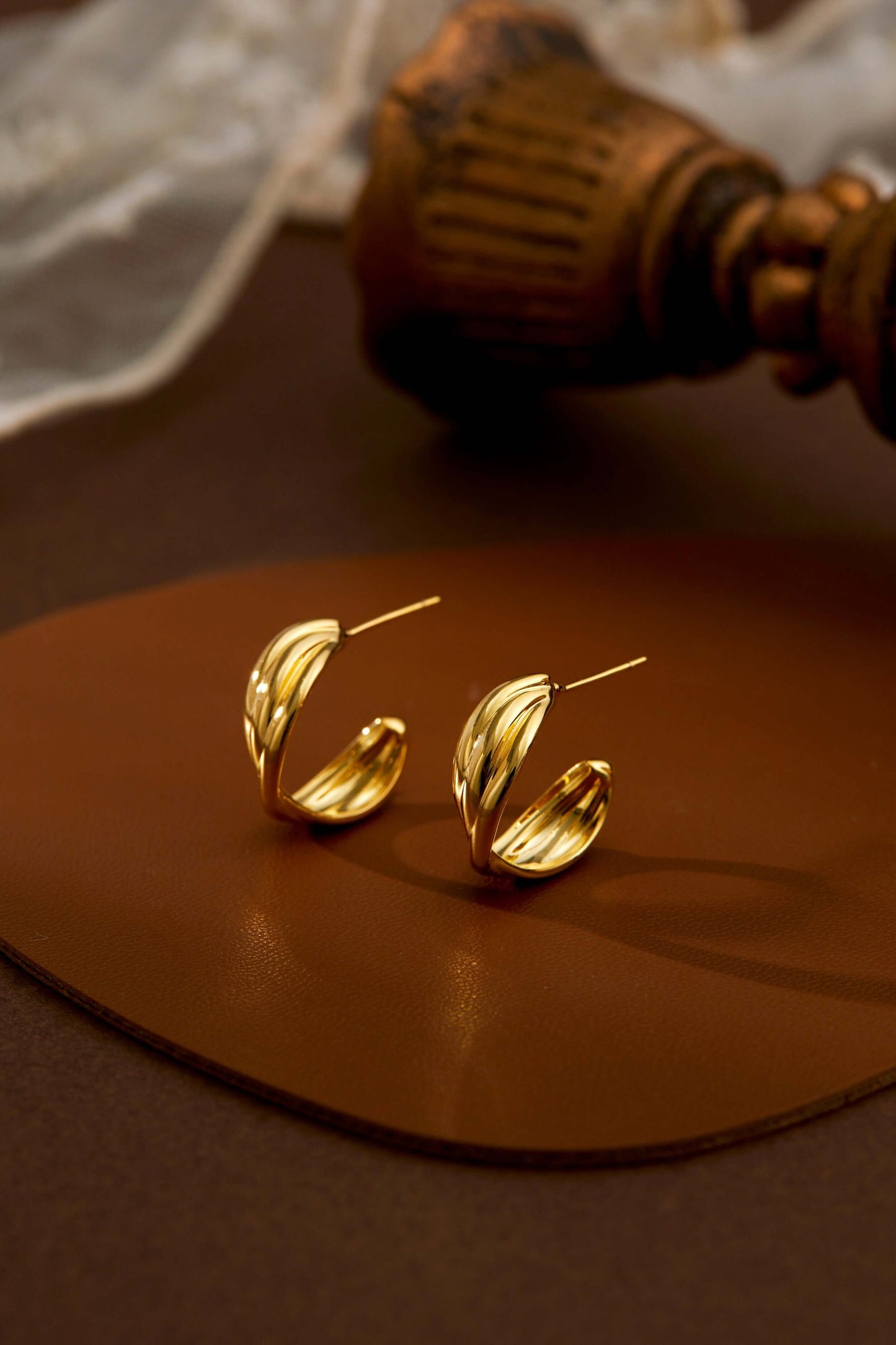 SUIHE Jewelry Wavelet Hoop Earrings in gold with wave-inspired design, showcasing elegance and sophistication against a soft background.