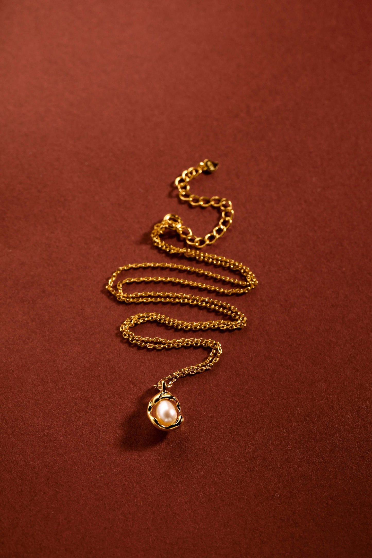 SUIHE Jewelry Elysian freshwater pearl necklace in 18k gold vermeil over sterling silver, elegant design on brown background.