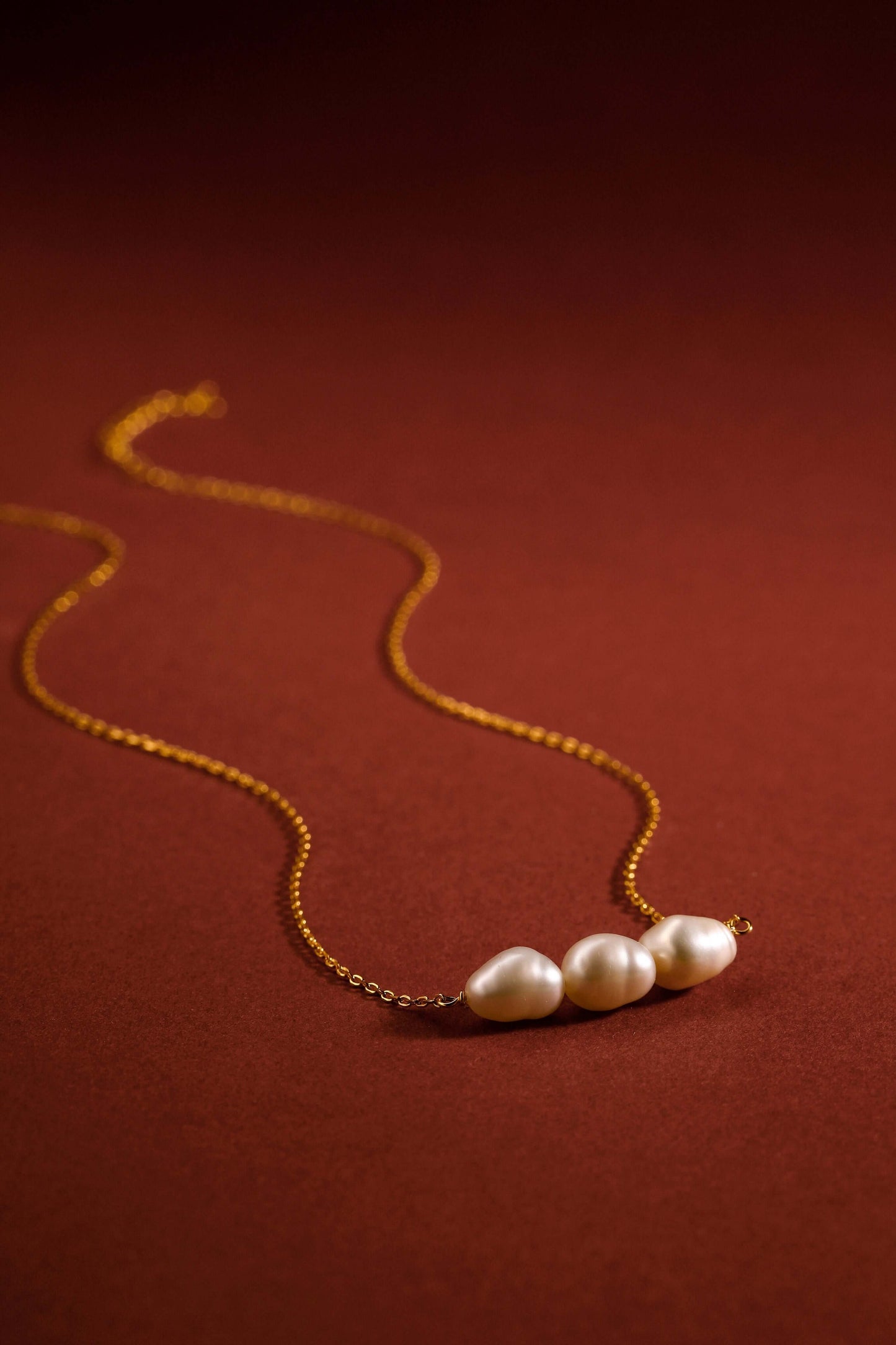 "Baroque Tears" necklace by SUIHE Jewelry with freshwater pearls on gold vermeil chain, elegant and unique design.