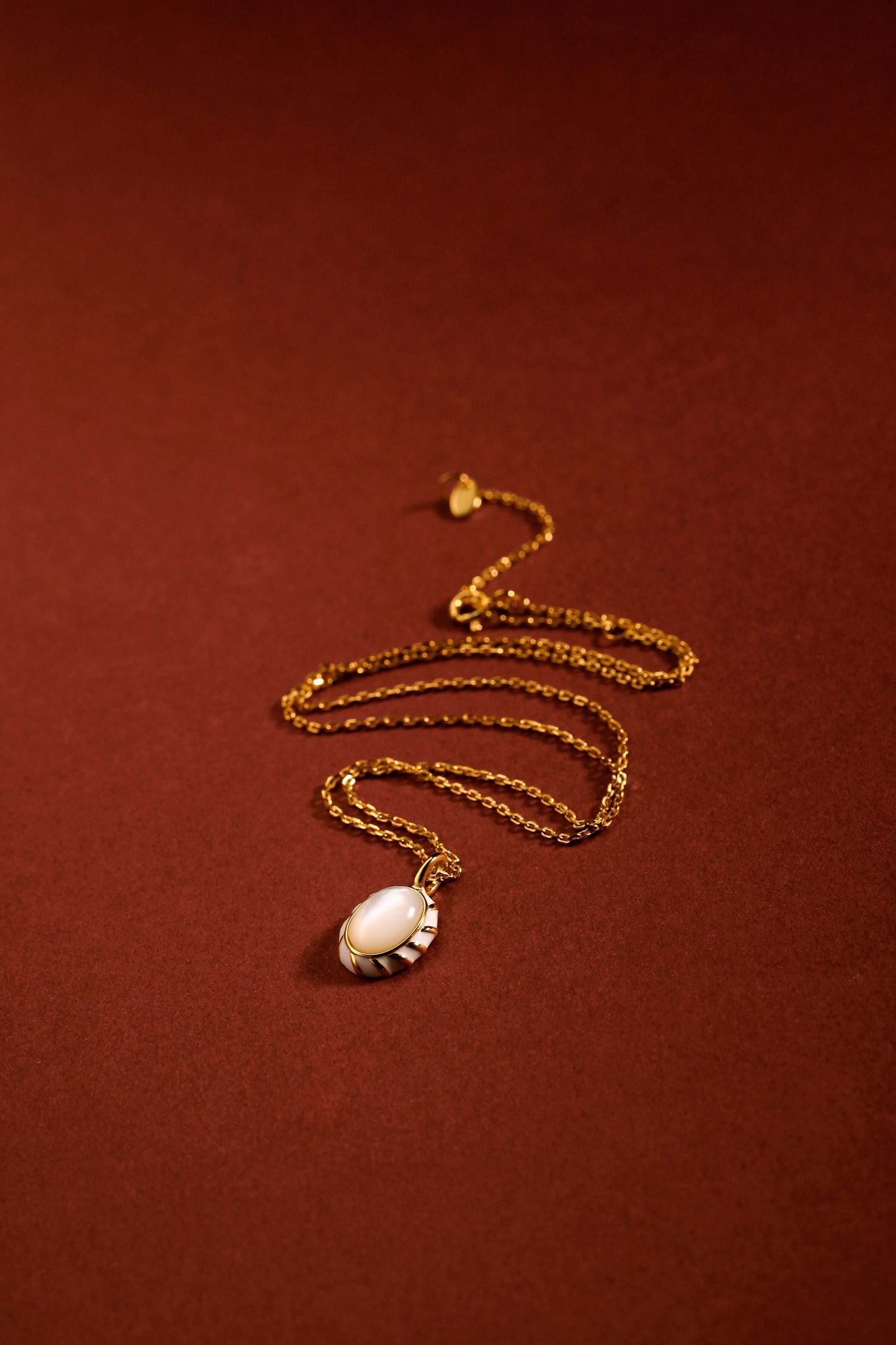 Luna Mother-of-pearl Necklace with white enamel, gold chain by SUIHE Jewelry, adjustable 40cm chain, elegant fashion accessory.