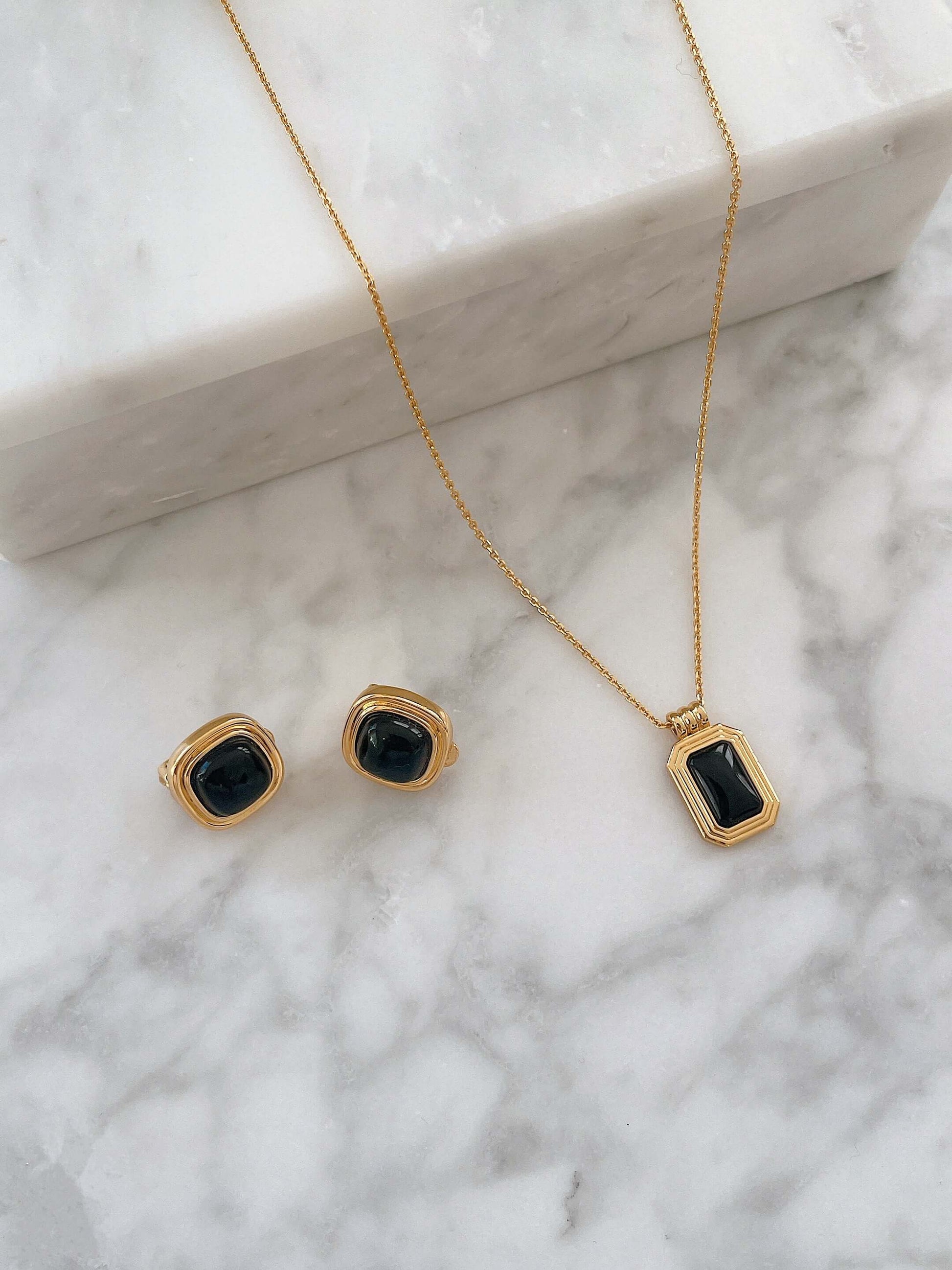 SUIHE Jewelry "Nocturne" Black Onyx Rectangle Necklace with 18k Gold Vermeil, symbolizing protection and inner strength.