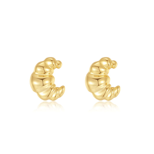 SUIHE Jewelry Croissant Stud Earrings in 18k Gold Vermeil, inspired by Parisian elegance. Delicate, golden croissant-shaped earrings.