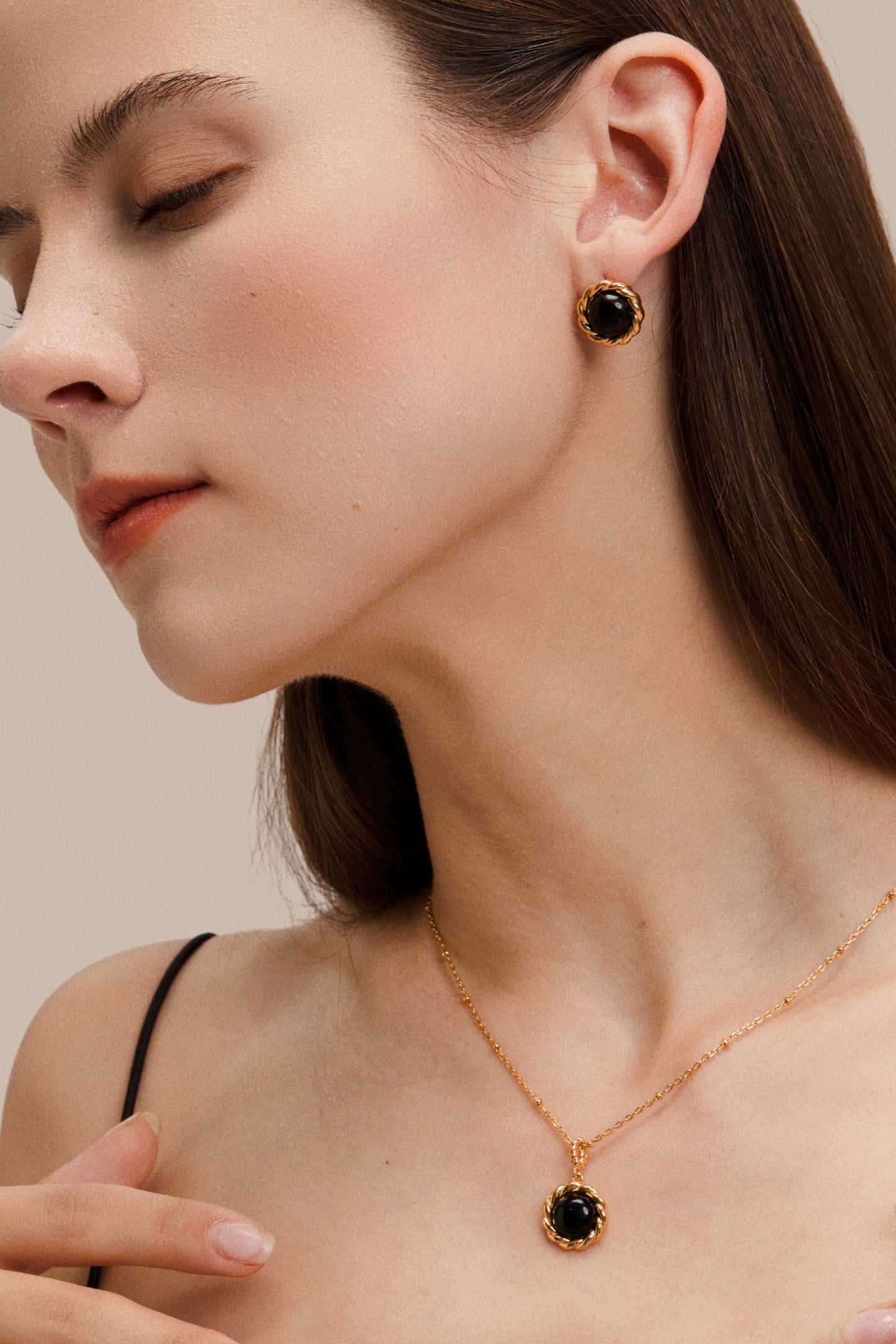 「Nocturne」Black Onyx Round Stud Earrings