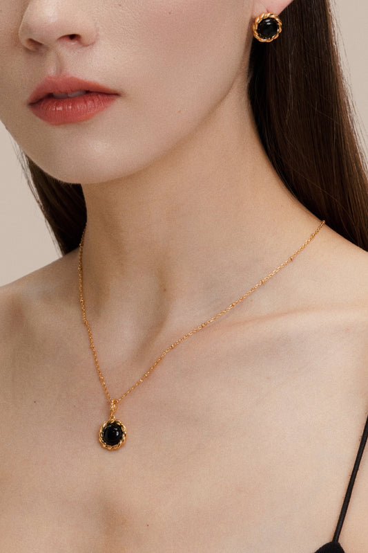 「Nocturne」Black Onyx Round Pendant Necklace
