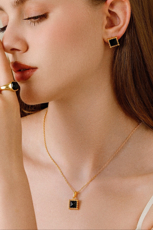 「Nocturne」Square pendant necklace