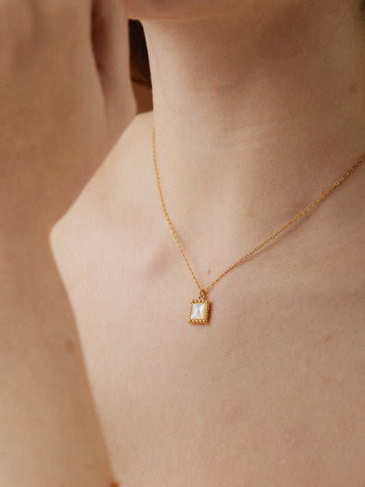 「Luna」Square pendant necklace