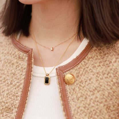 Woman wearing SUIHE Jewelry "Nocturne" Black Onyx Rectangle Necklace in 18k Gold Vermeil, elegant and sophisticated design.