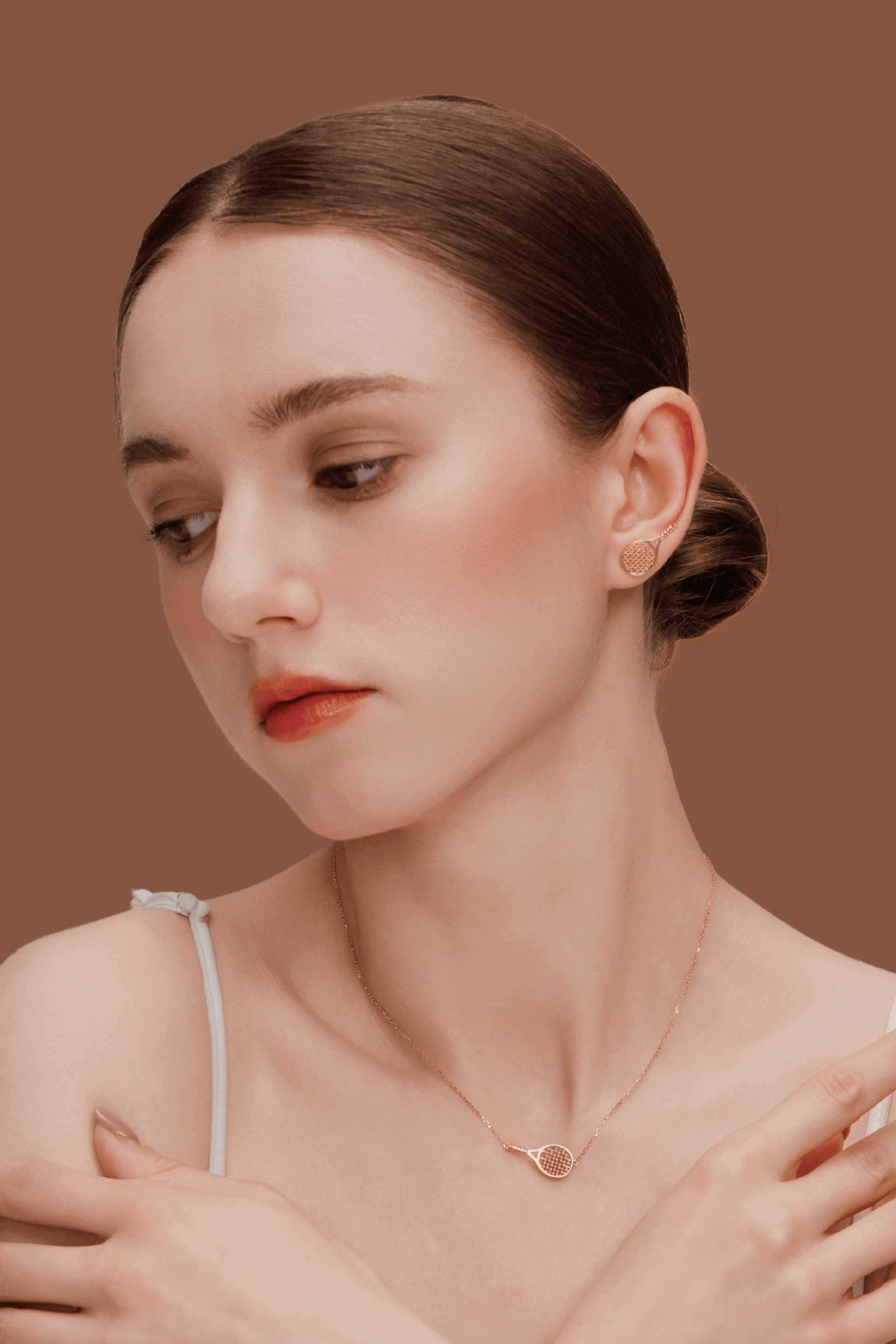 Model wearing SUIHE Jewelry Tennis Necklace with gold-plated tennis racket pendant, showcasing sporty chic elegance.
