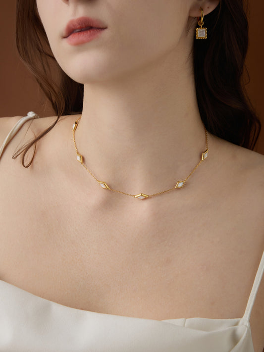 「Luna」Mini Rhombus Charm Necklace