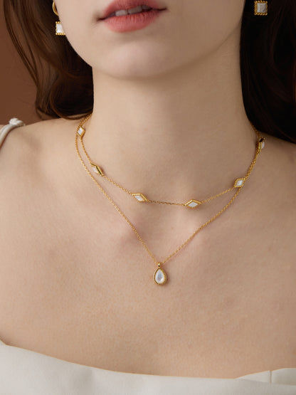「Luna」Pear Shape Pendant Necklace