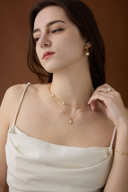 「Luna」Pear Shape Pendant Necklace