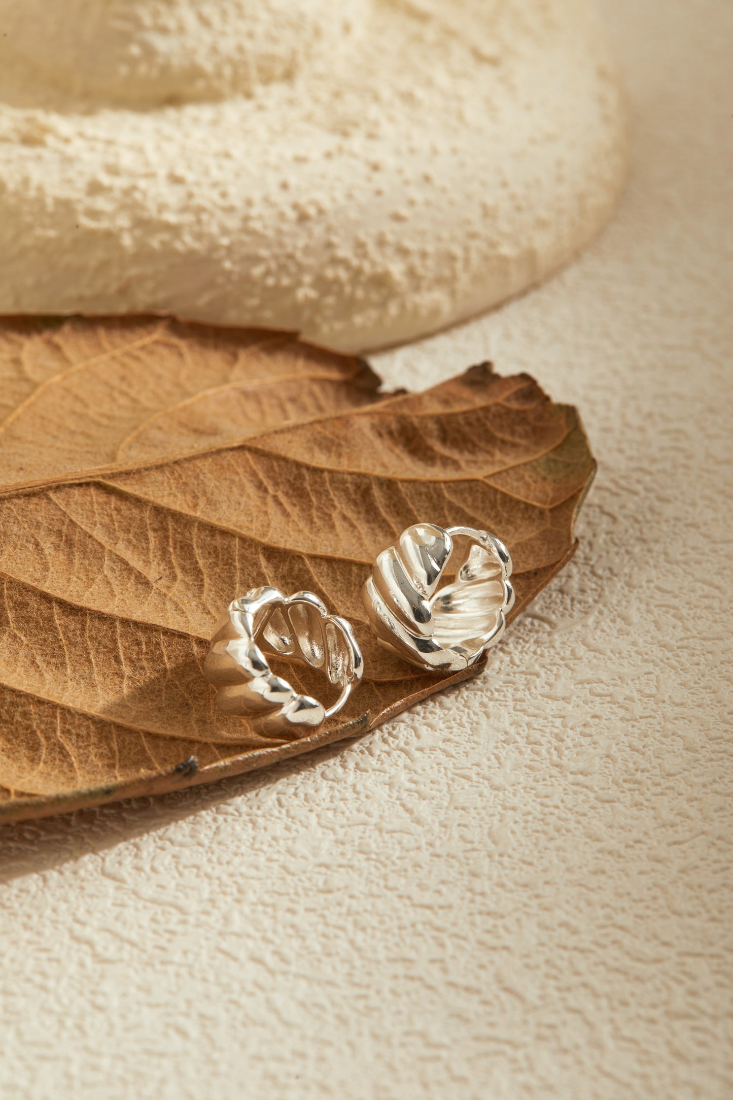 「Puff」mini silver hoop earrings