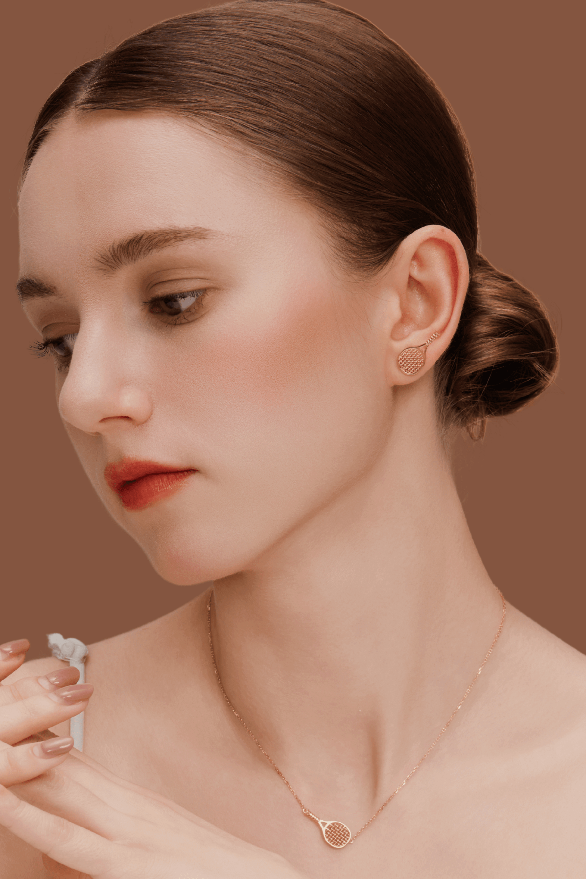 Model wearing SUIHE Jewelry Tennis Necklace with gold-plated tennis racket pendant, showcasing sporty chic elegance.