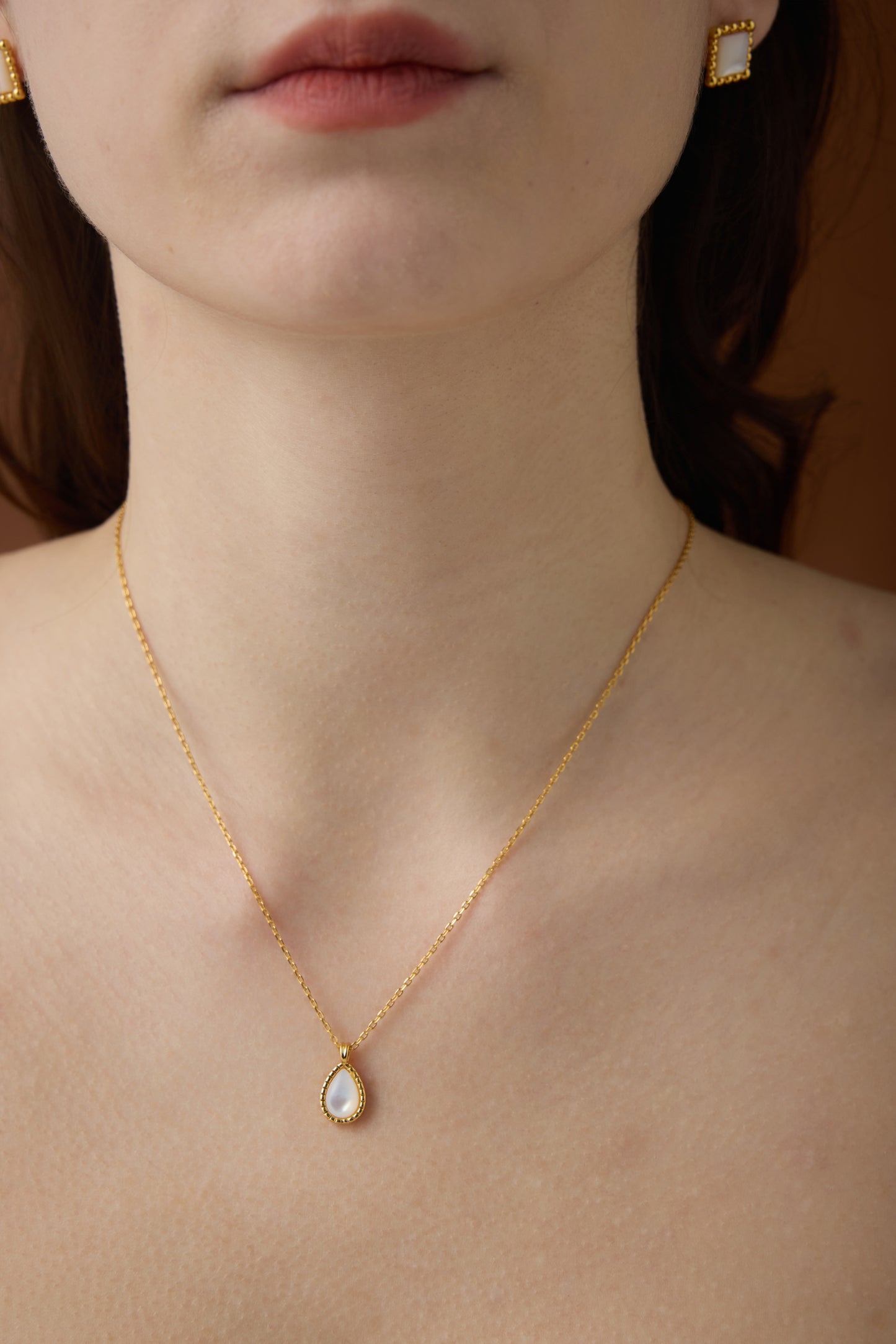 「Luna」Pear Shape Pendant Necklace