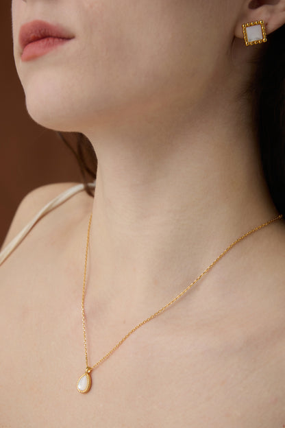 「Luna」Pear Shape Pendant Necklace