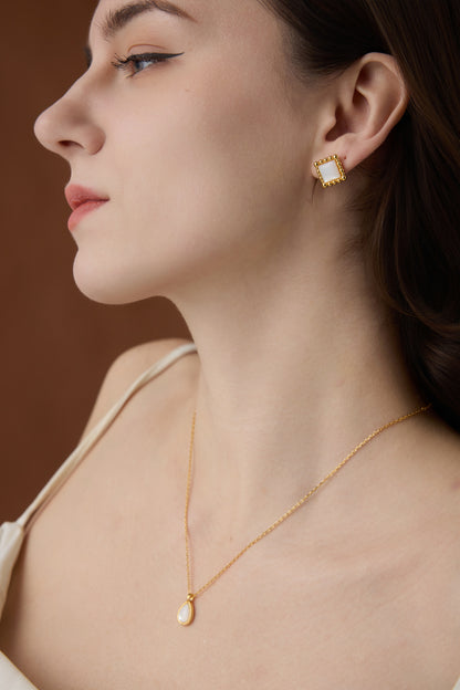「Luna」Pear Shape Pendant Necklace