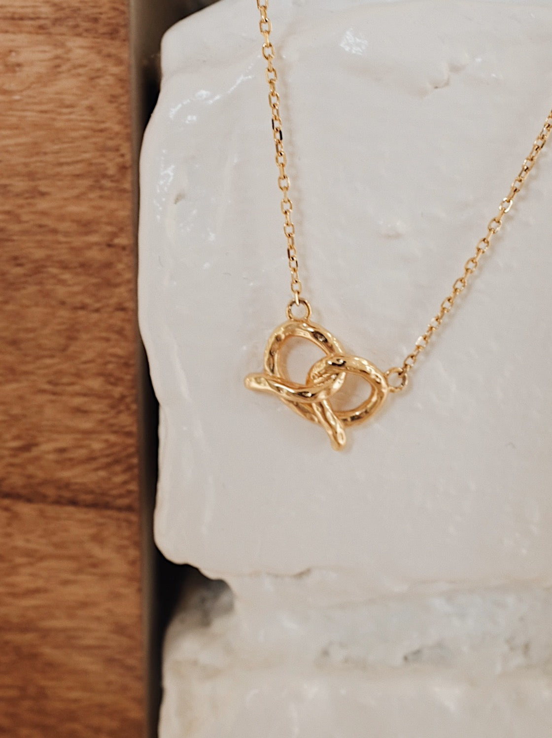 「Pretzel」Necklace