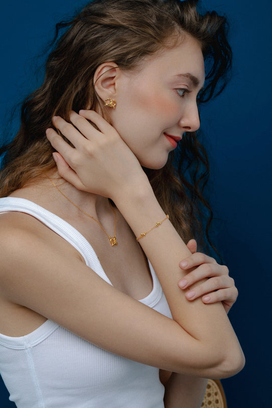 「Pretzel」 Stud Earrings
