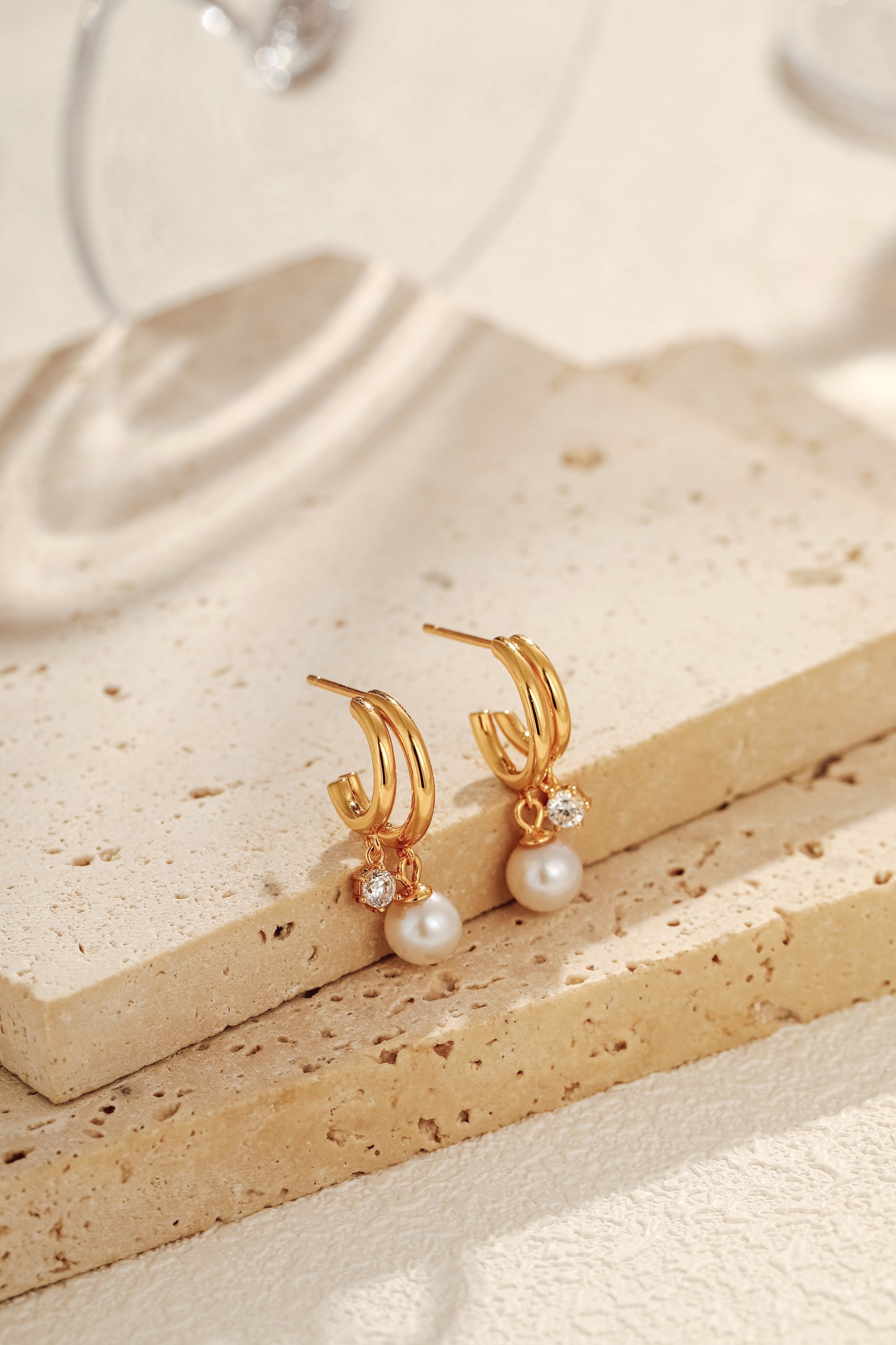 「Allure」 Freshwater Pearl Earrings