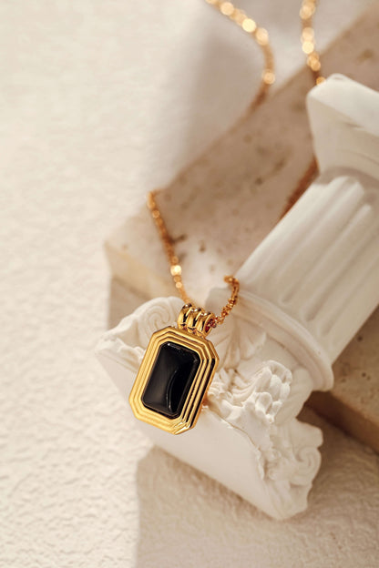 SUIHE Jewelry "Nocturne" Black Onyx Rectangle Necklace in 18k Gold Vermeil, symbolizing protection and strength.