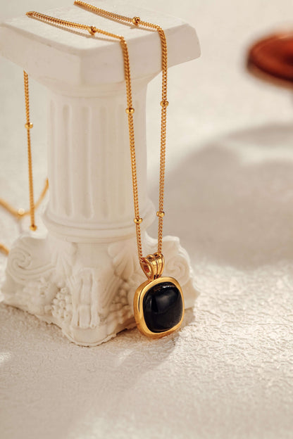SUIHE Jewelry Nocturne Black Onyx Square Necklace on display, featuring 18k Gold Vermeil and elegant geometric design for balance.