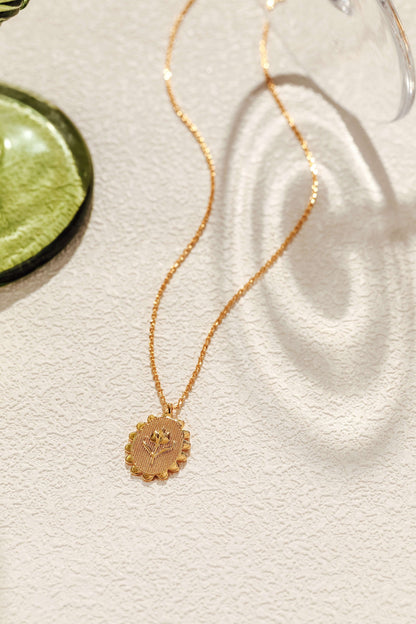'Golden Tulip Necklace by SUIHE Jewelry in 18k Gold Vermeil with tulip charm, elegant and versatile design for refined style.'