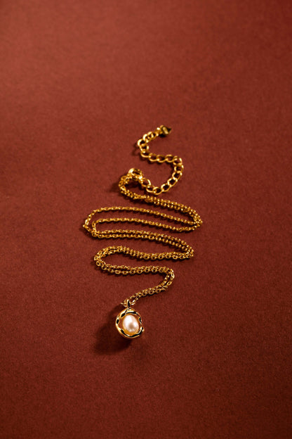 SUIHE Jewelry Elysian freshwater pearl necklace in 18k gold vermeil over sterling silver, elegant design on brown background.