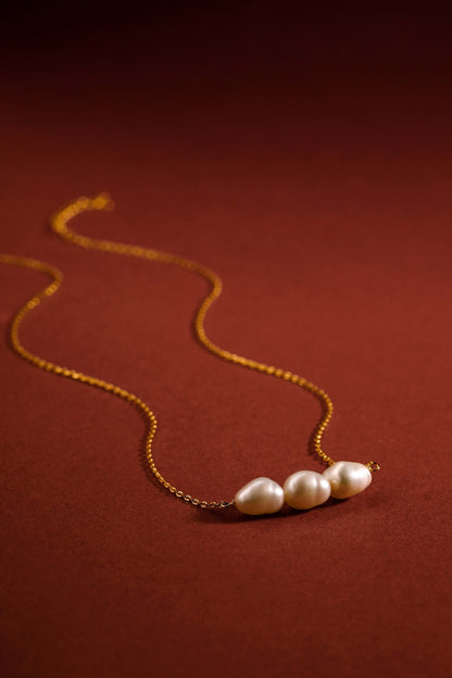 "Baroque Tears" necklace by SUIHE Jewelry with freshwater pearls on gold vermeil chain, elegant and unique design.
