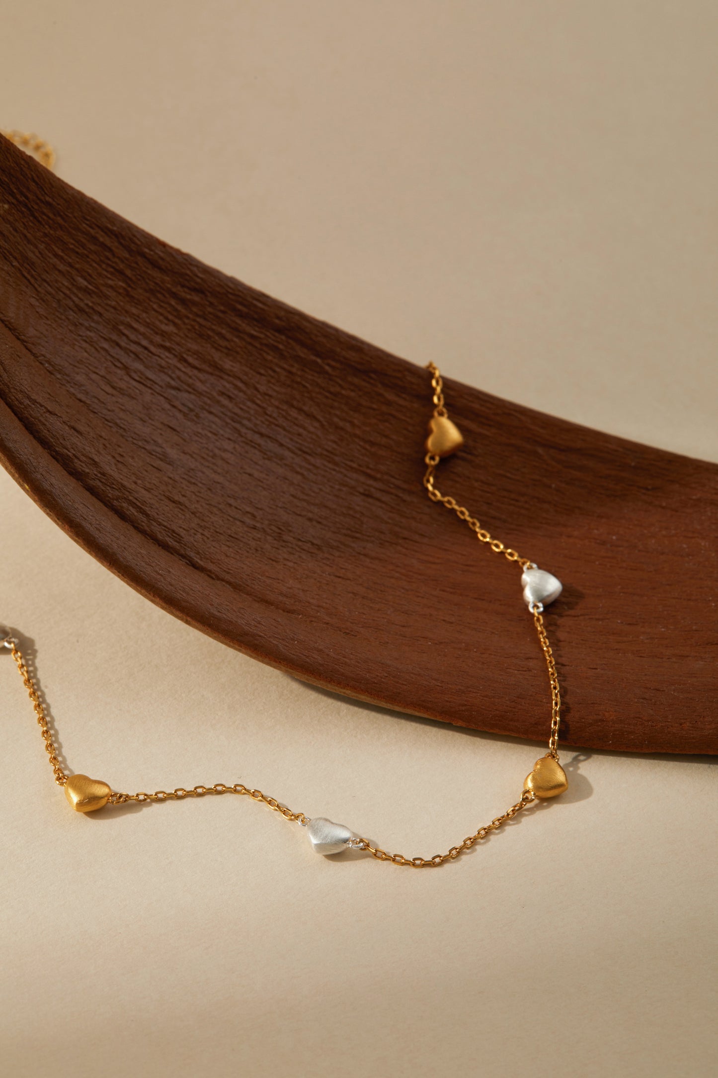 「Amour」Mini Charm Necklace Alternating gold and silver