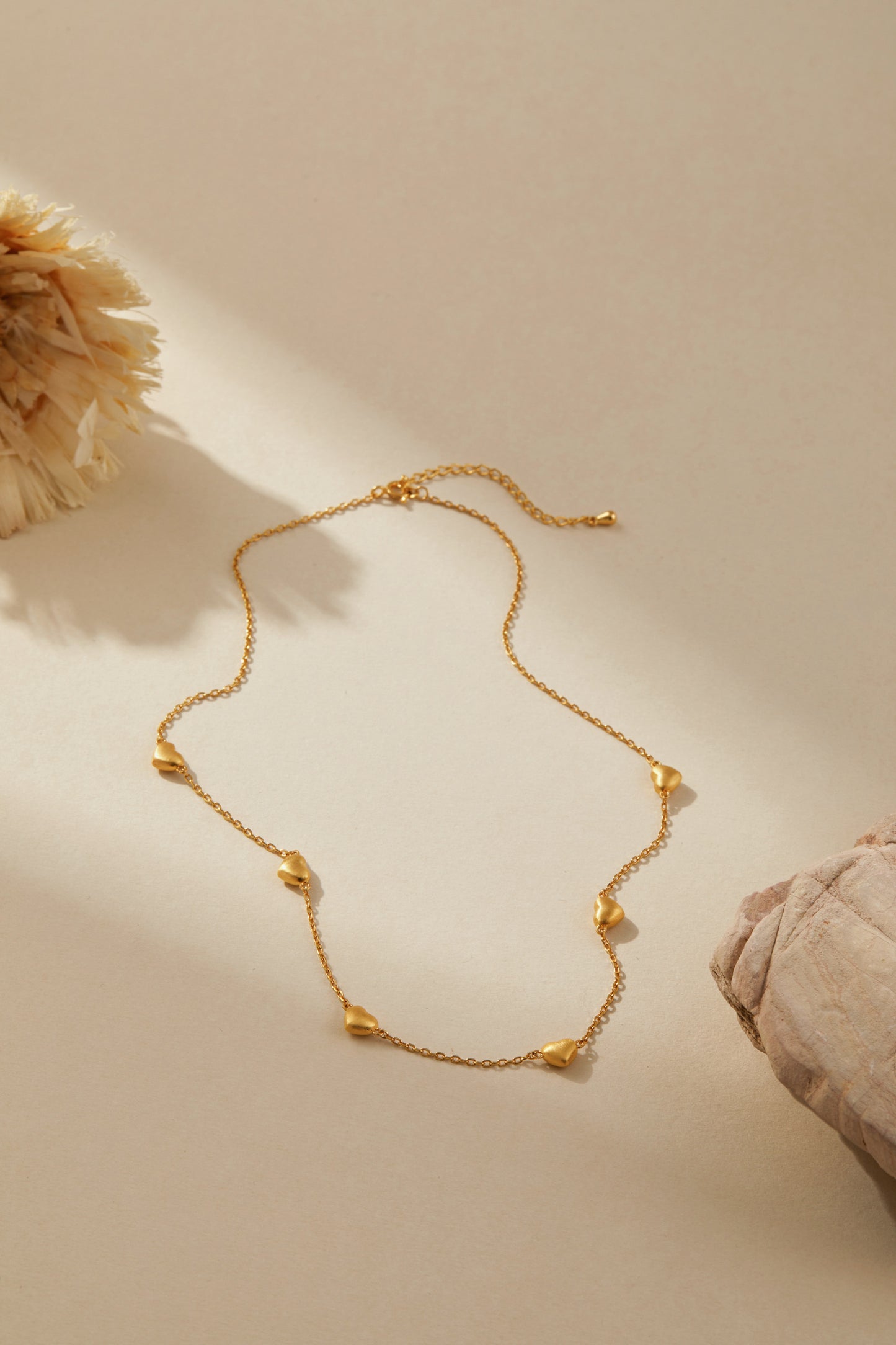 「Amour」Mini Charm Necklace Alternating gold