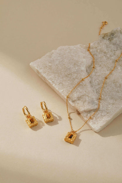 SUIHE Jewelry Tiger Eye Stone Necklace with Lock Pendant on Gold Chain with Earrings, featuring a stylish and elegant design.