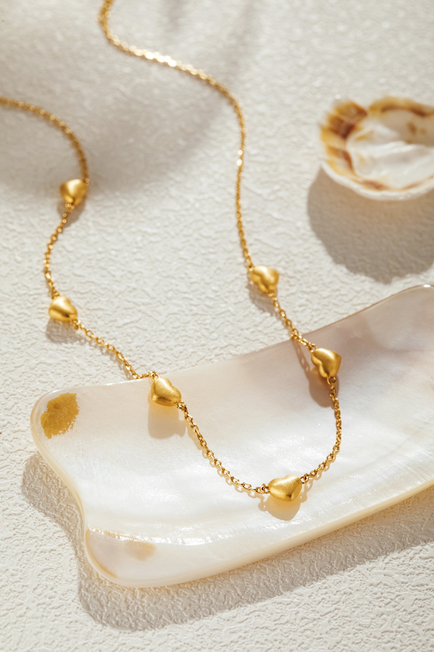 「Amour」Mini Charm Necklace Alternating gold