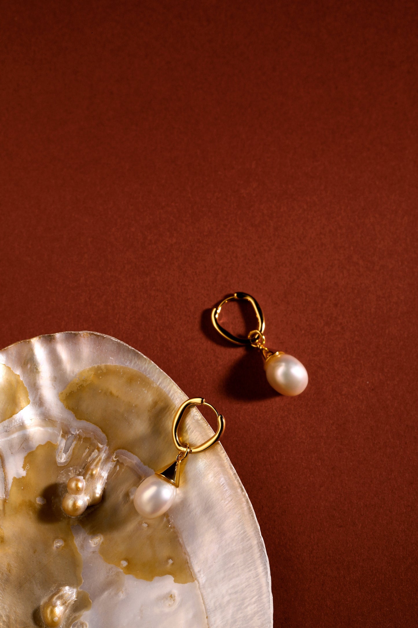 「Dewdrop」 Freshwater Pearl Earrings