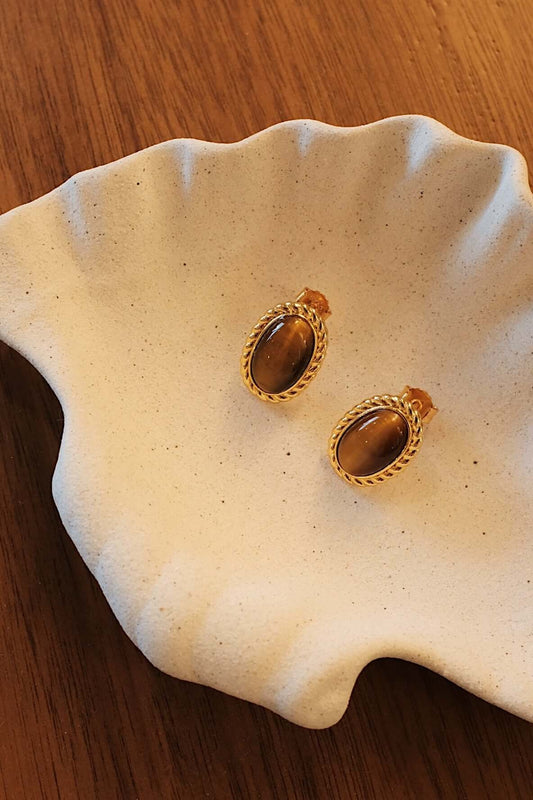 Amber earrings with Tiger's Eye stone and 18k gold vermeil by SUIHE Jewelry, elegant and versatile accessories on display.