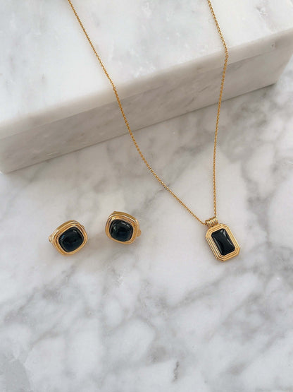 SUIHE Jewelry "Nocturne" Black Onyx Rectangle Necklace with 18k Gold Vermeil, symbolizing protection and inner strength.