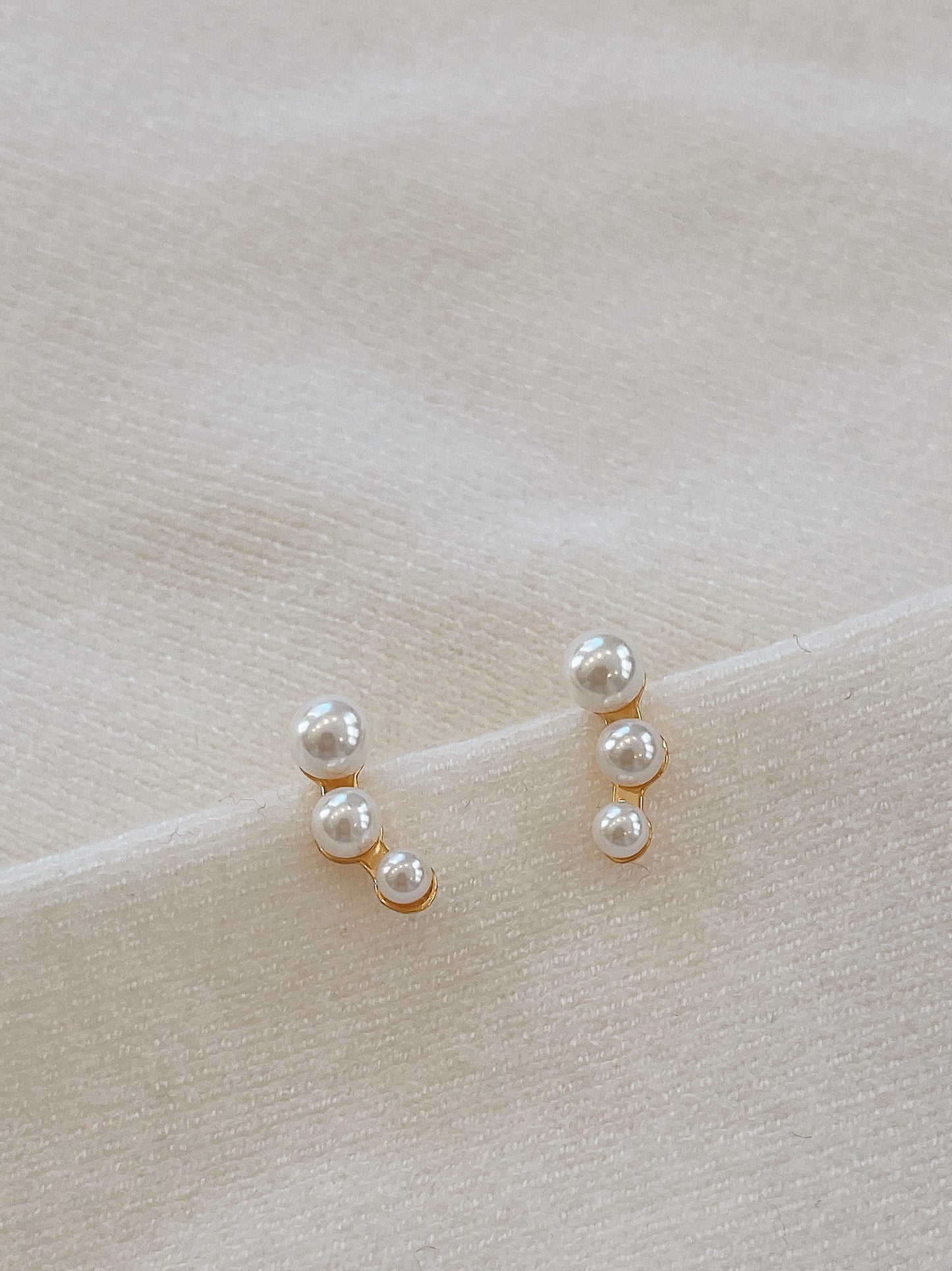 「Flare」Freshwater Pearl Earrings