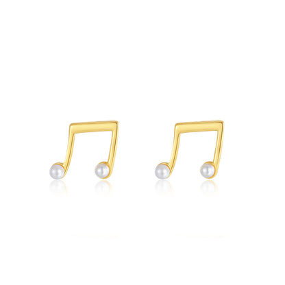 "Melody" earrings by SUIHE Jewelry in 18k gold vermeil with freshwater pearls, delicate and timeless design, 8mm x 9mm dimensions