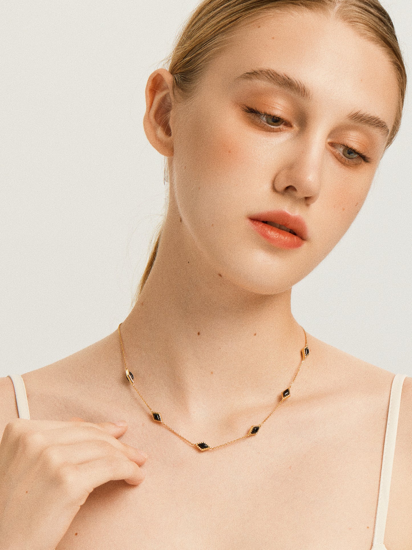 「Nocturne」Mini Rhombus Charm Necklace