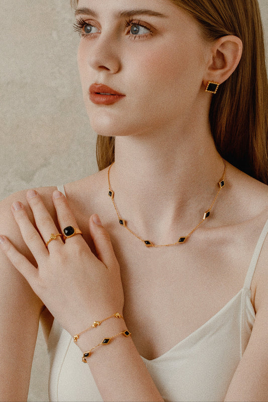 「Nocturne」Mini Rhombus Charm Necklace