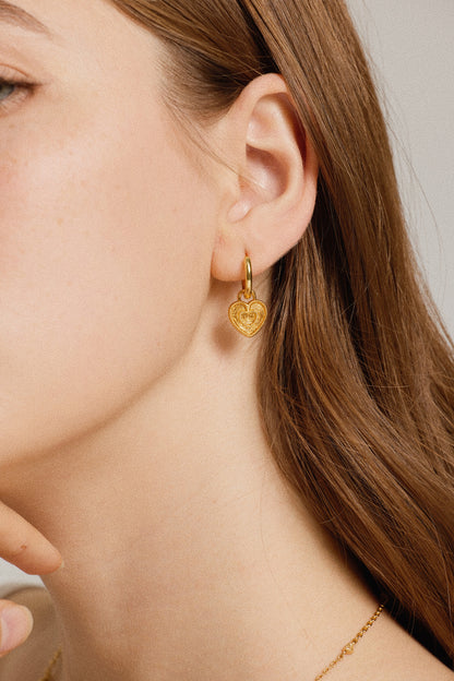 「Amour」Nested Heart Hoop Earrings