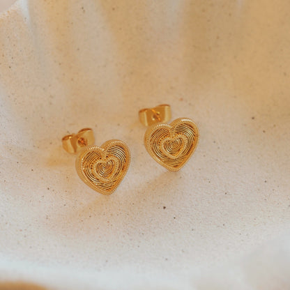 「Amour」Nested Heart Stud Earrings