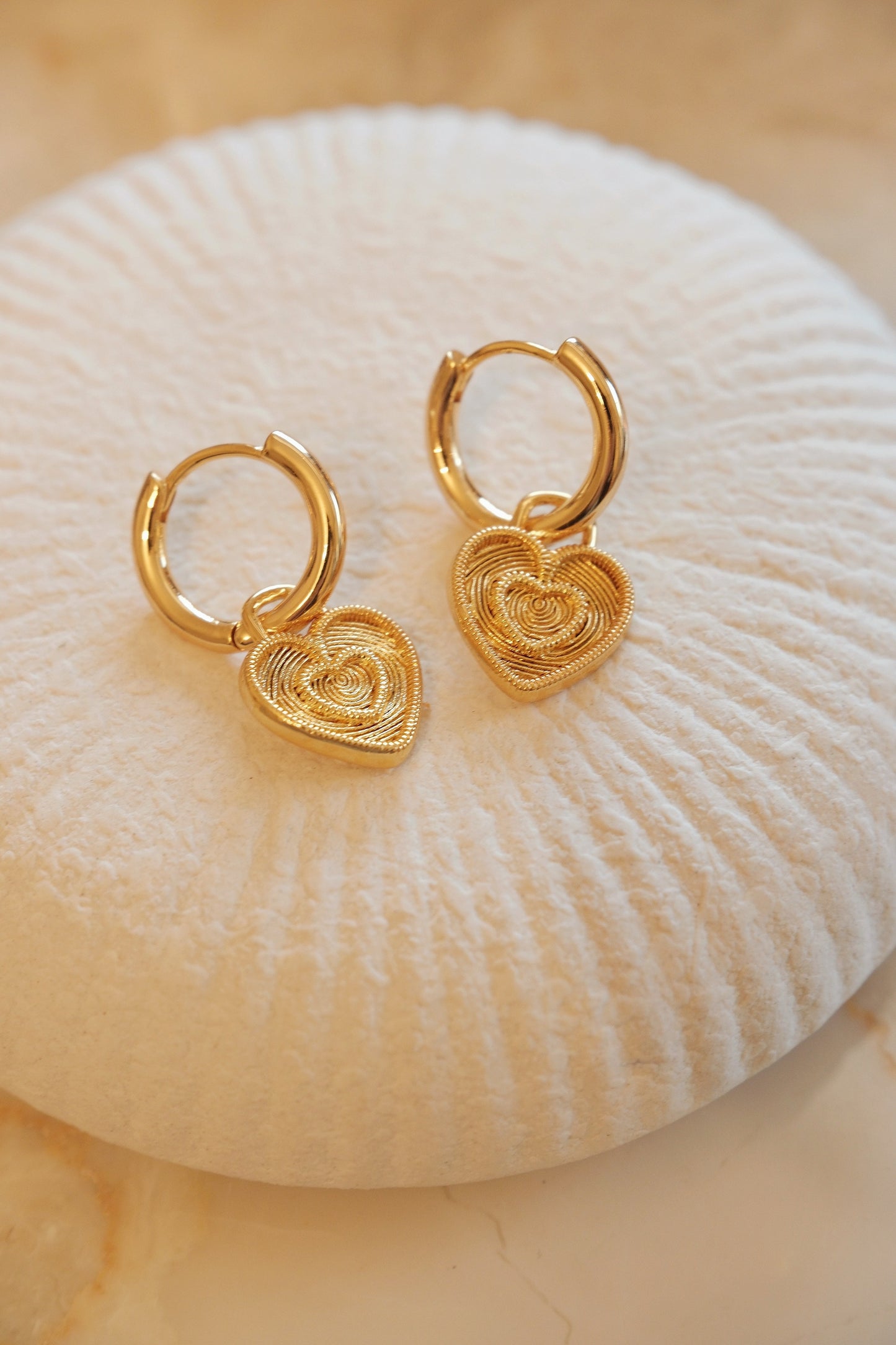 「Amour」Nested Heart Hoop Earrings