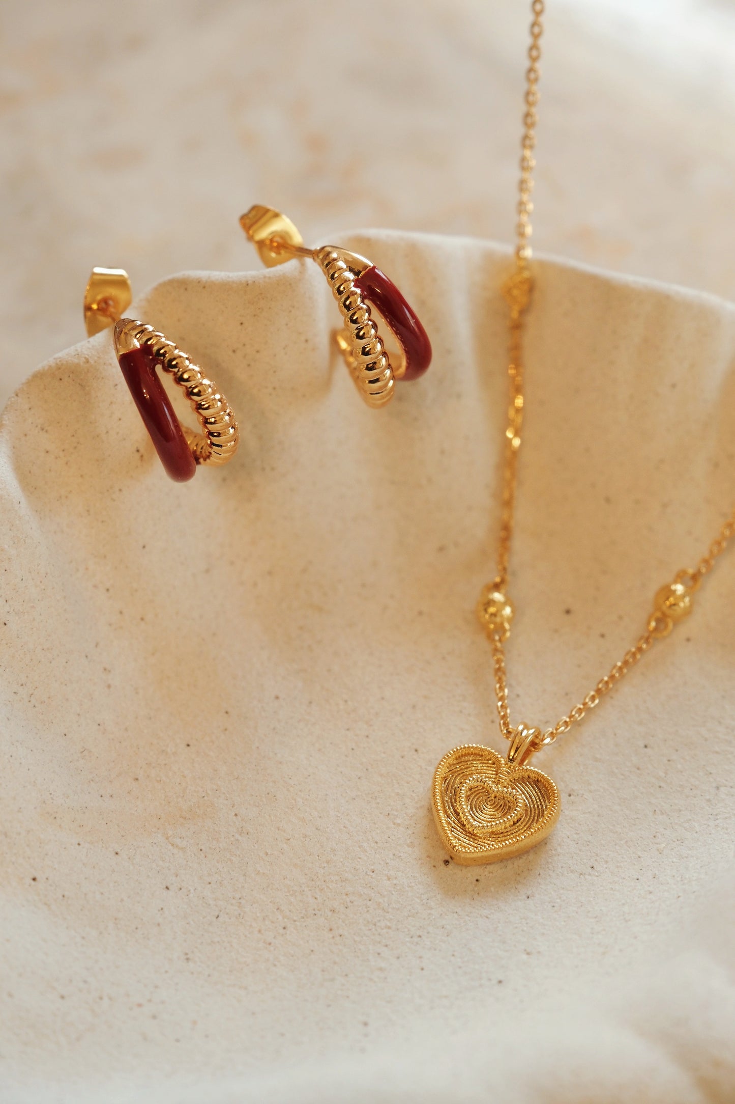 「Amour」Nested Heart Pendant Necklace
